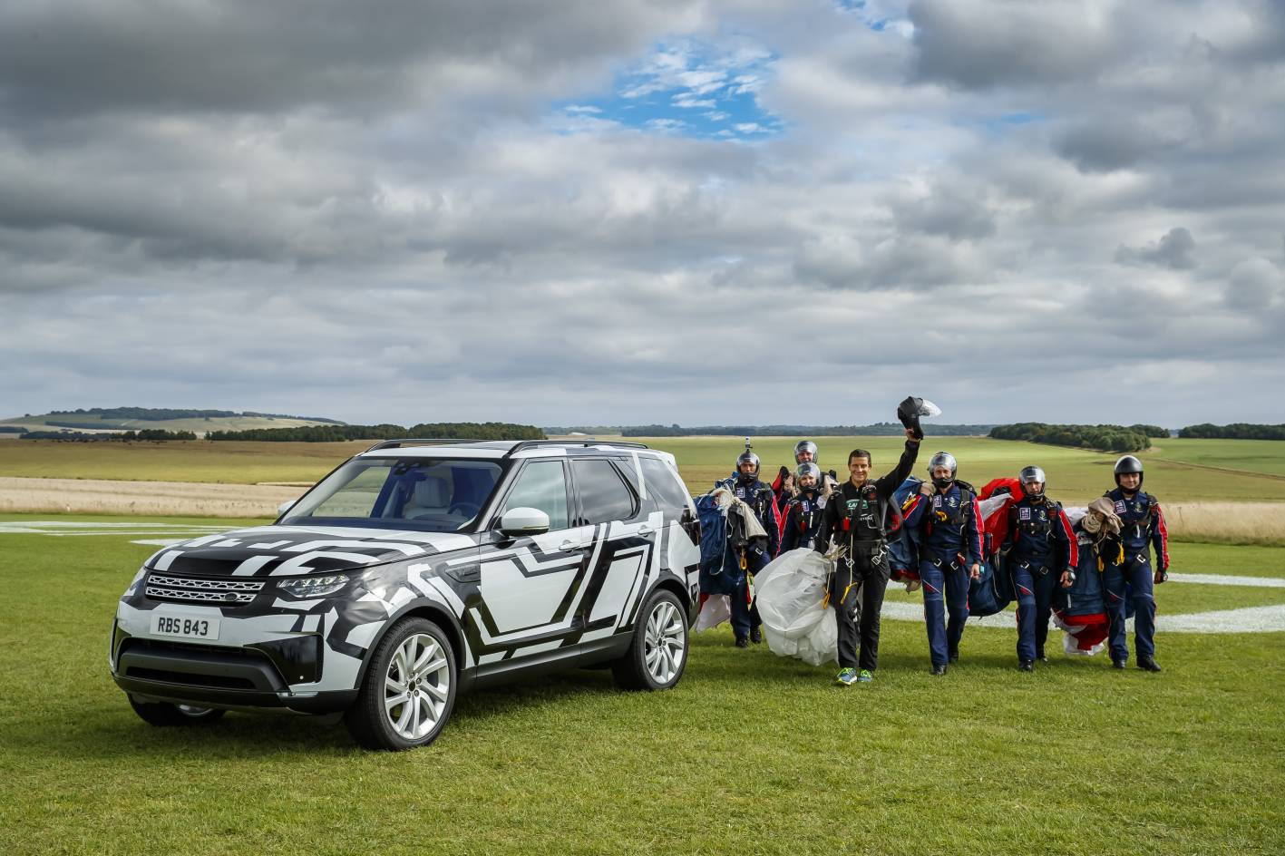 2017 Land Rover Discovery video revealed