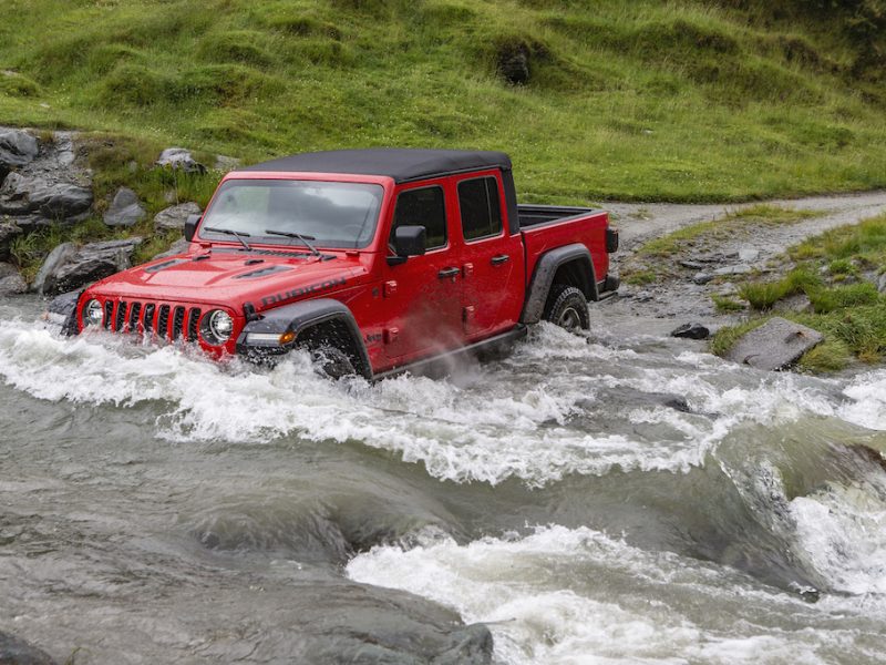 Is it illegal to use a UHF radio while driving? Pat Callinan's 4X4