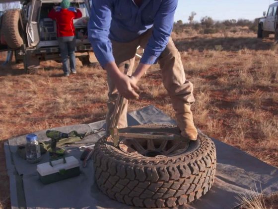 How to take off tyre