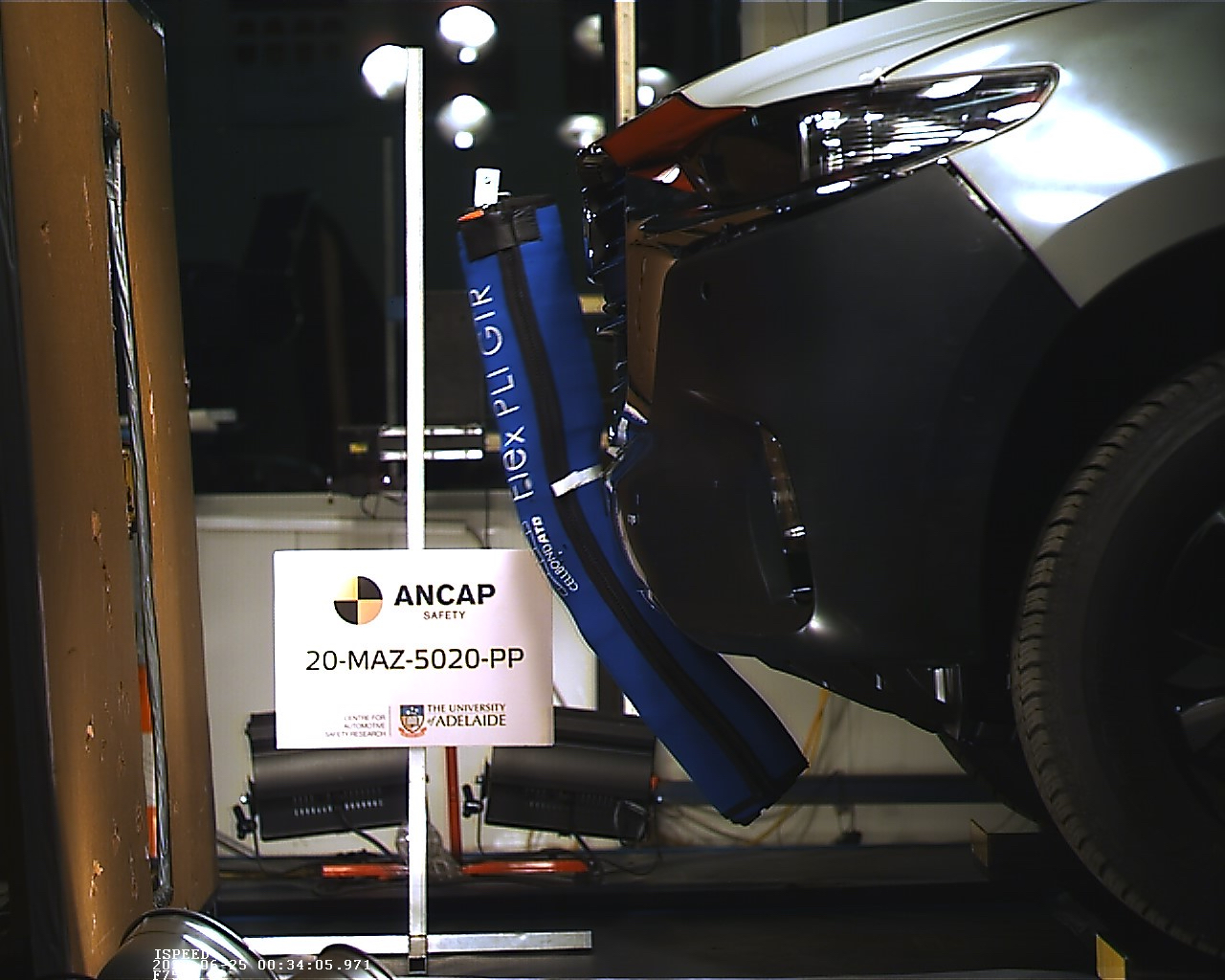 Photo Mazdabt 50pedestrianleg