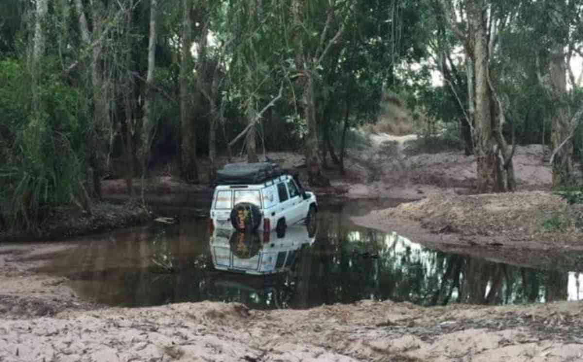 Tourists get bogged, call rescue, don’t engage 4WD.